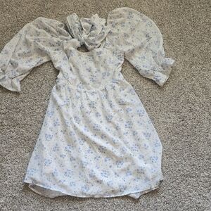 ALTERED STATE ● SIZE M ● WHITE AND MINIFLORAL TIE DRESS●